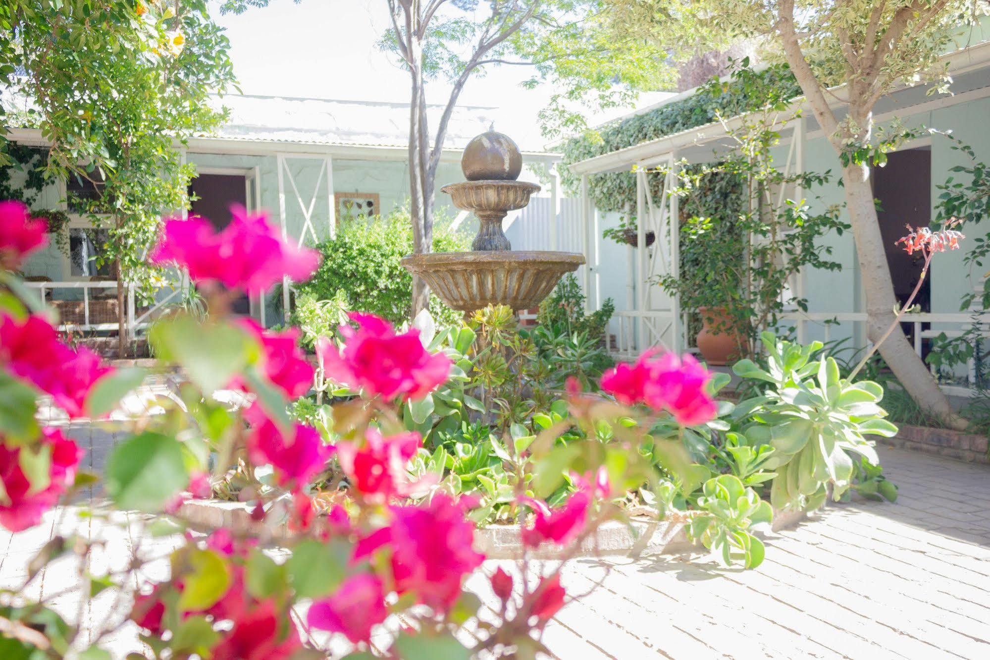 Adley House Bed & Breakfast Oudtshoorn Bagian luar foto